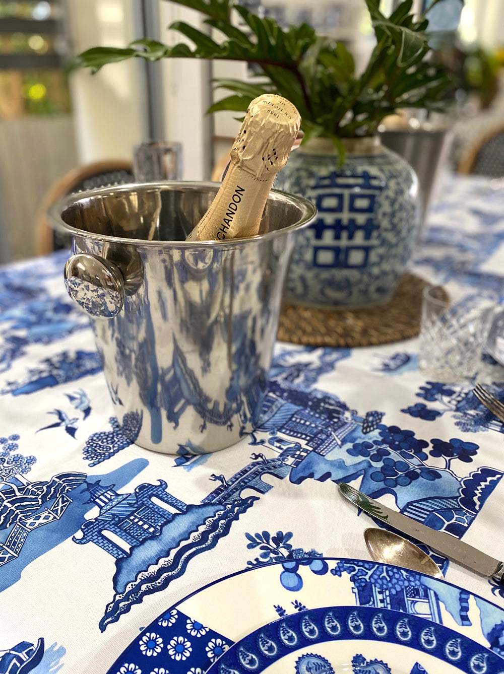 Blue and white Willow pattern tablecloth