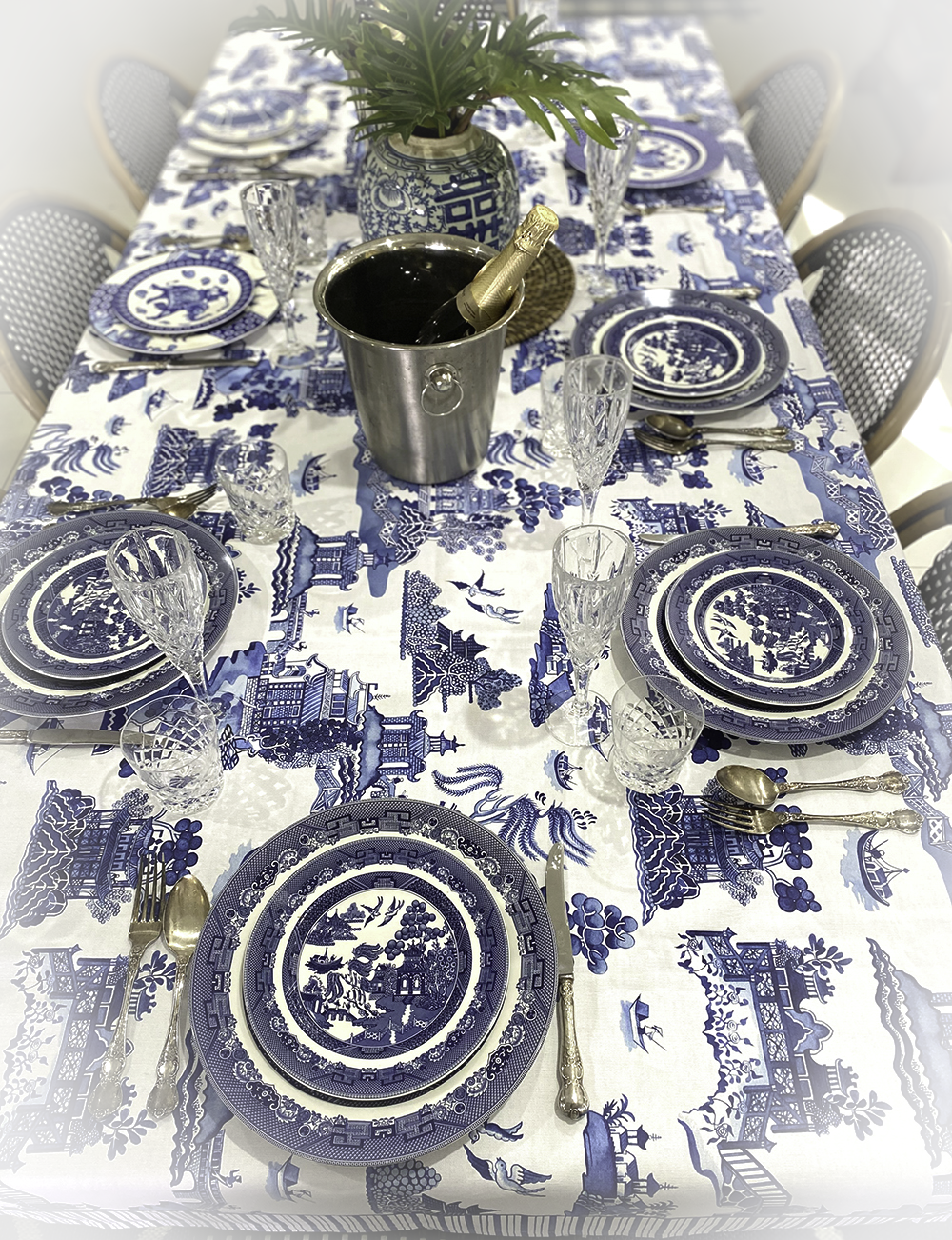 Blue and white Willow pattern tablecloth